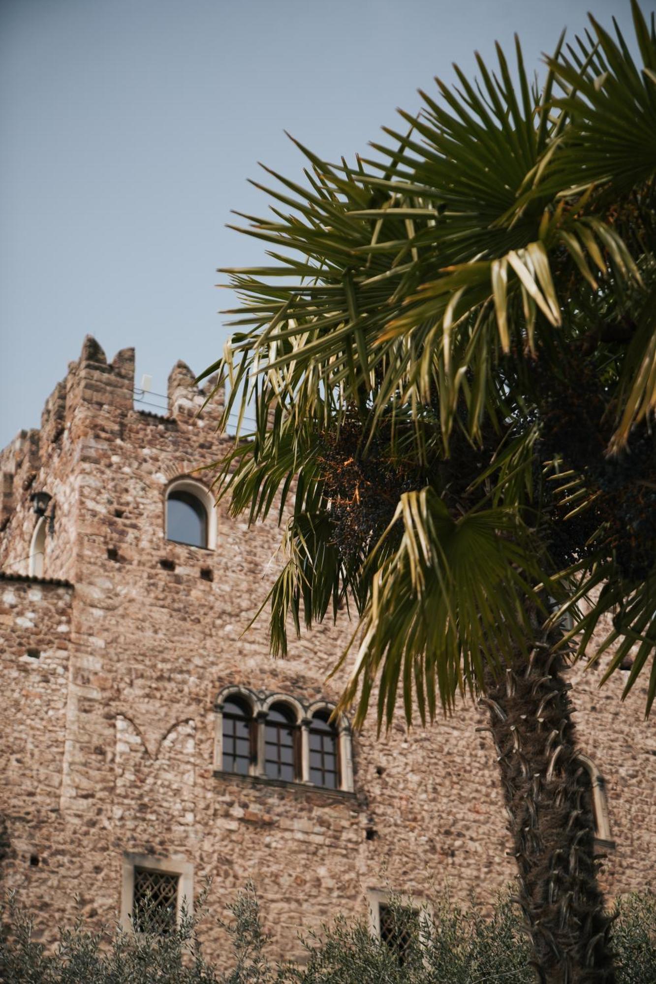 Schloss Freudenstein Eppan an der Weinstraße Buitenkant foto