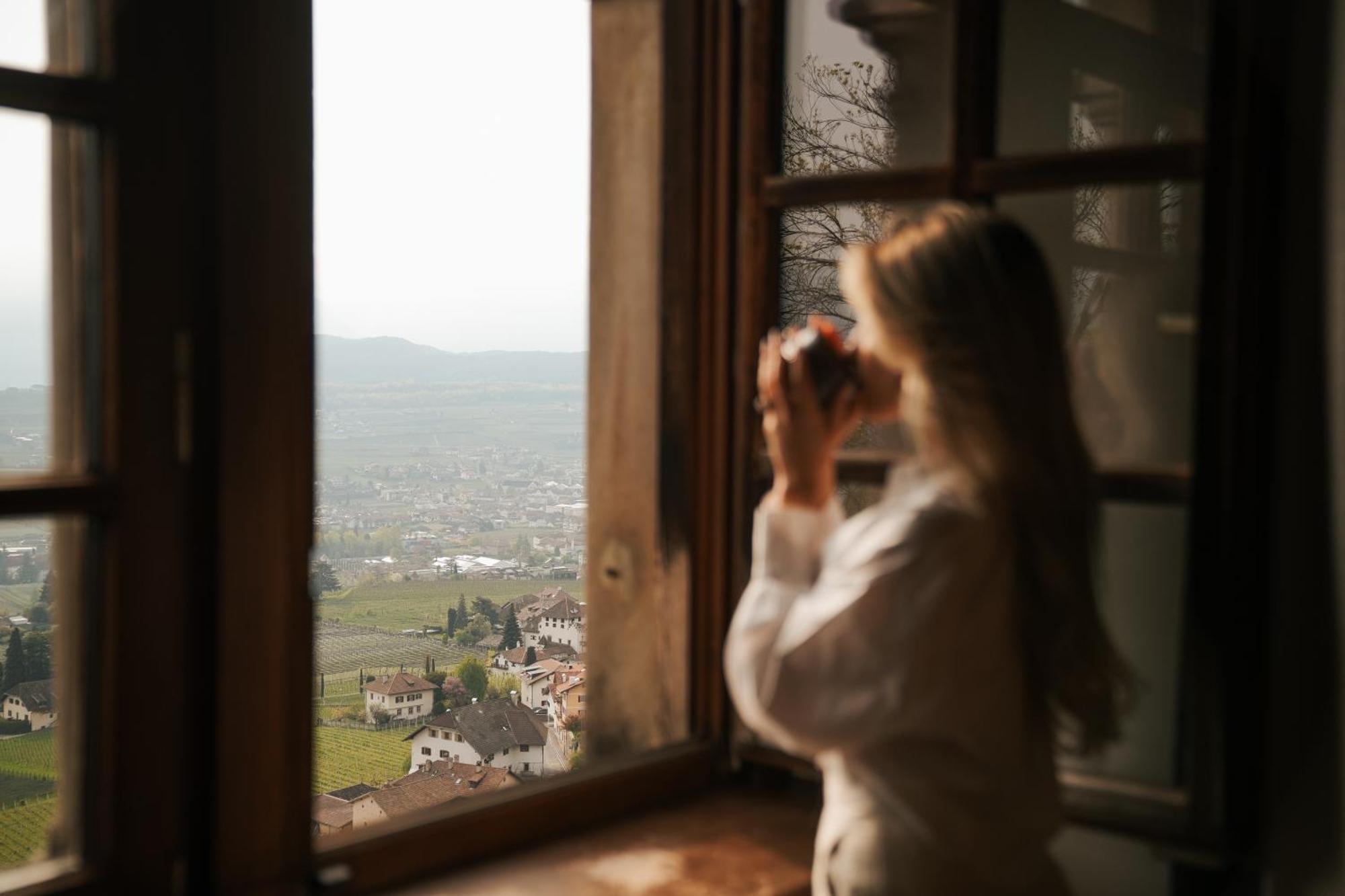 Schloss Freudenstein Eppan an der Weinstraße Buitenkant foto