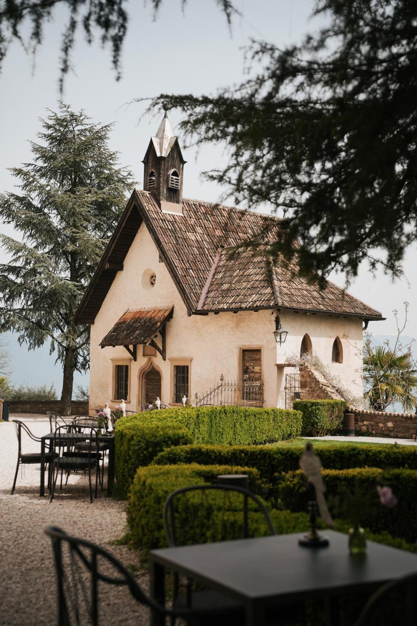 Schloss Freudenstein Eppan an der Weinstraße Buitenkant foto