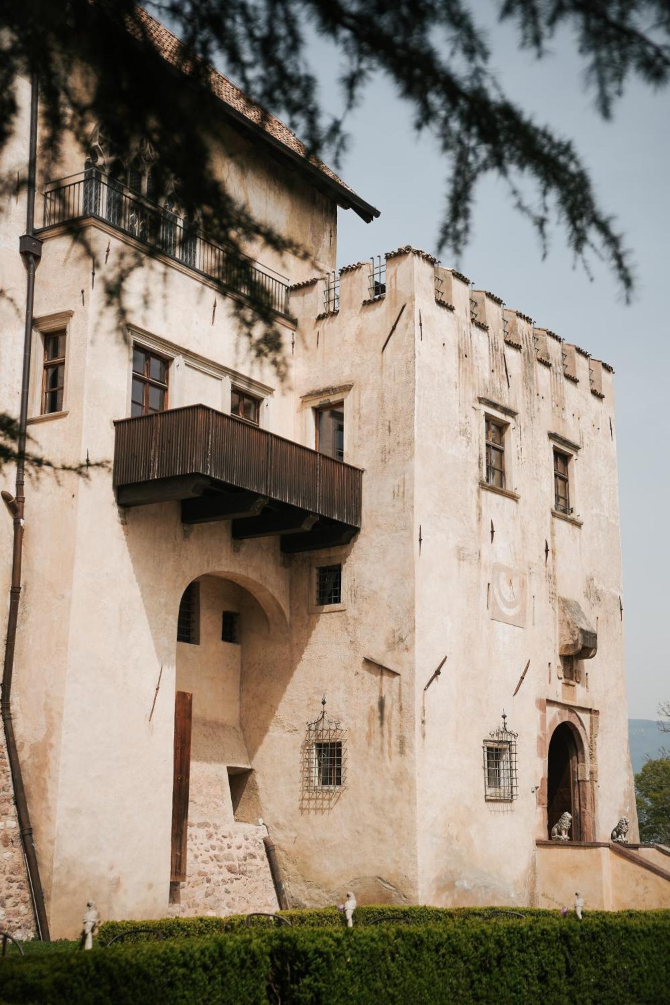 Schloss Freudenstein Eppan an der Weinstraße Buitenkant foto