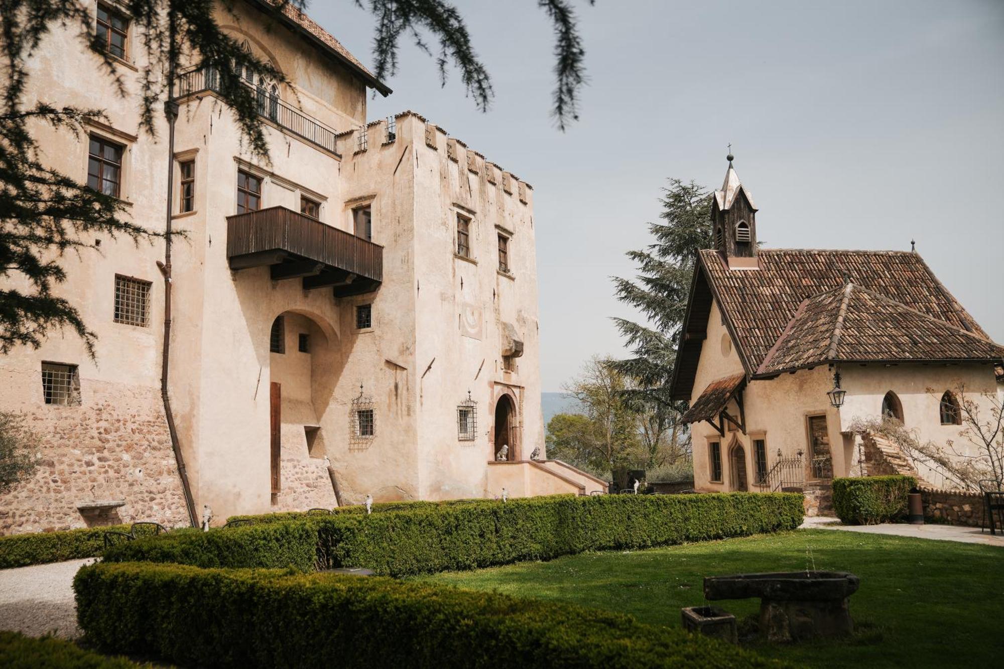 Schloss Freudenstein Eppan an der Weinstraße Buitenkant foto