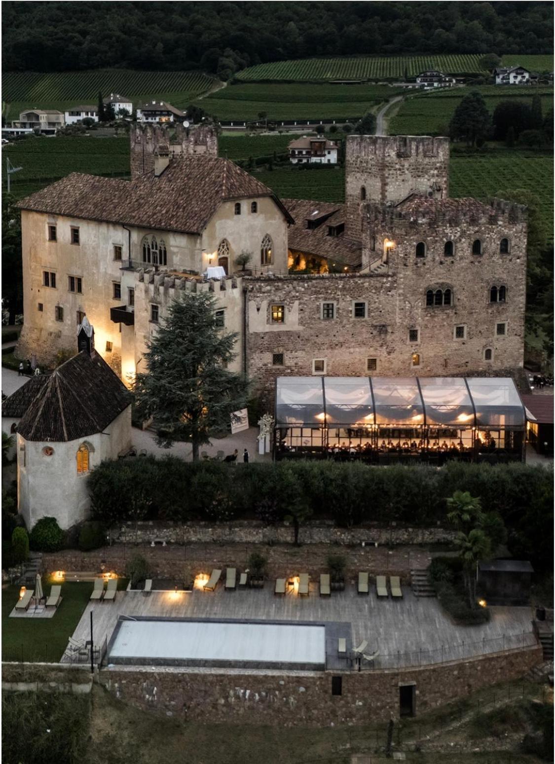 Schloss Freudenstein Eppan an der Weinstraße Buitenkant foto