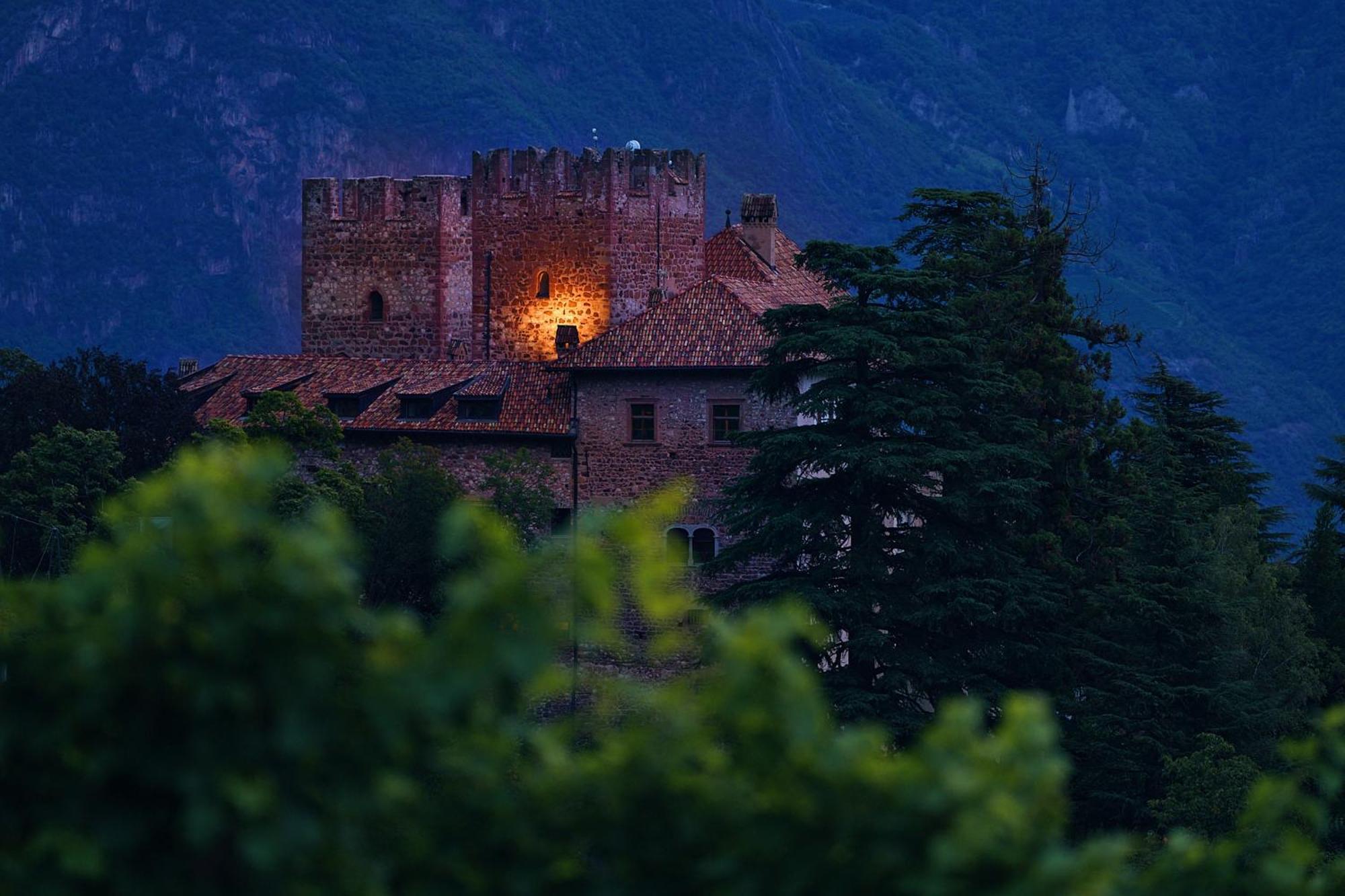 Schloss Freudenstein Eppan an der Weinstraße Buitenkant foto