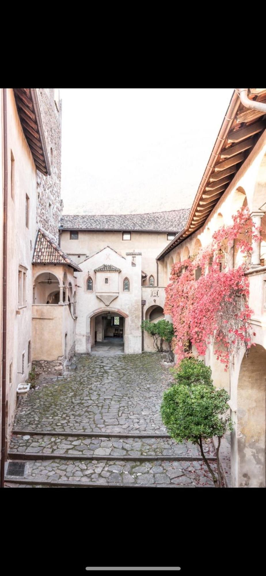 Schloss Freudenstein Eppan an der Weinstraße Buitenkant foto