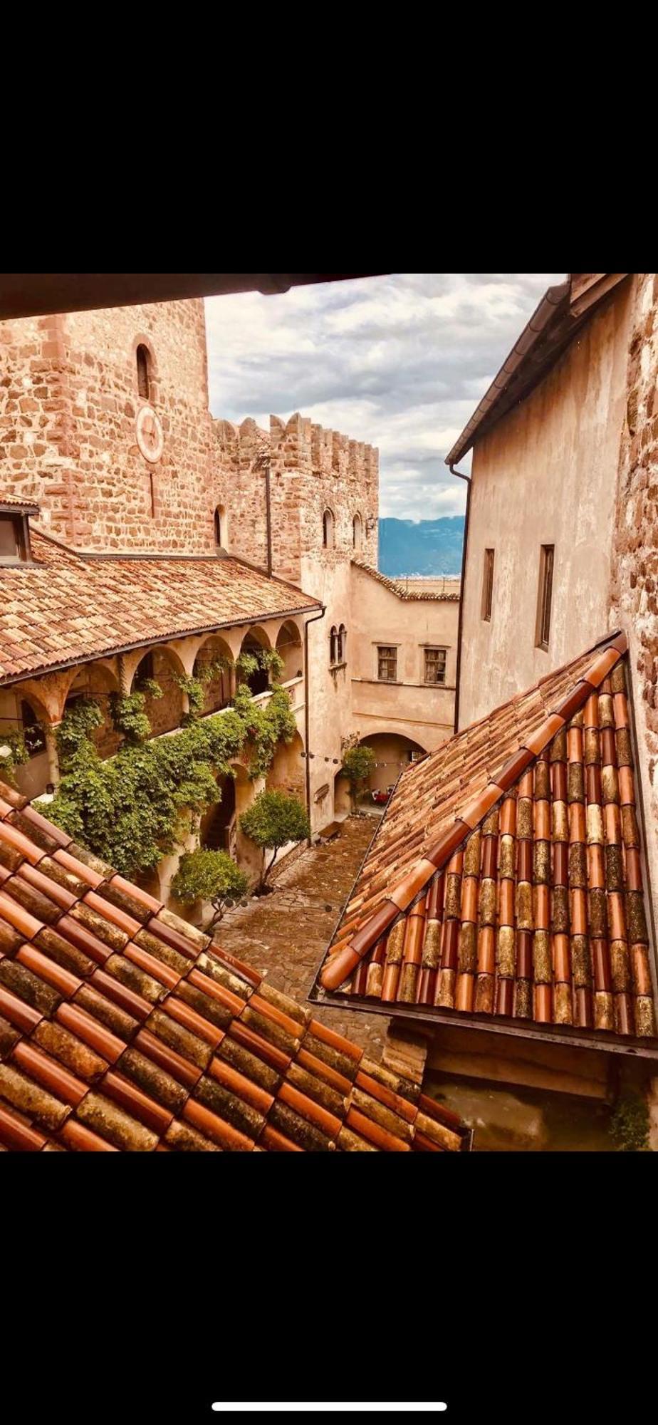 Schloss Freudenstein Eppan an der Weinstraße Buitenkant foto
