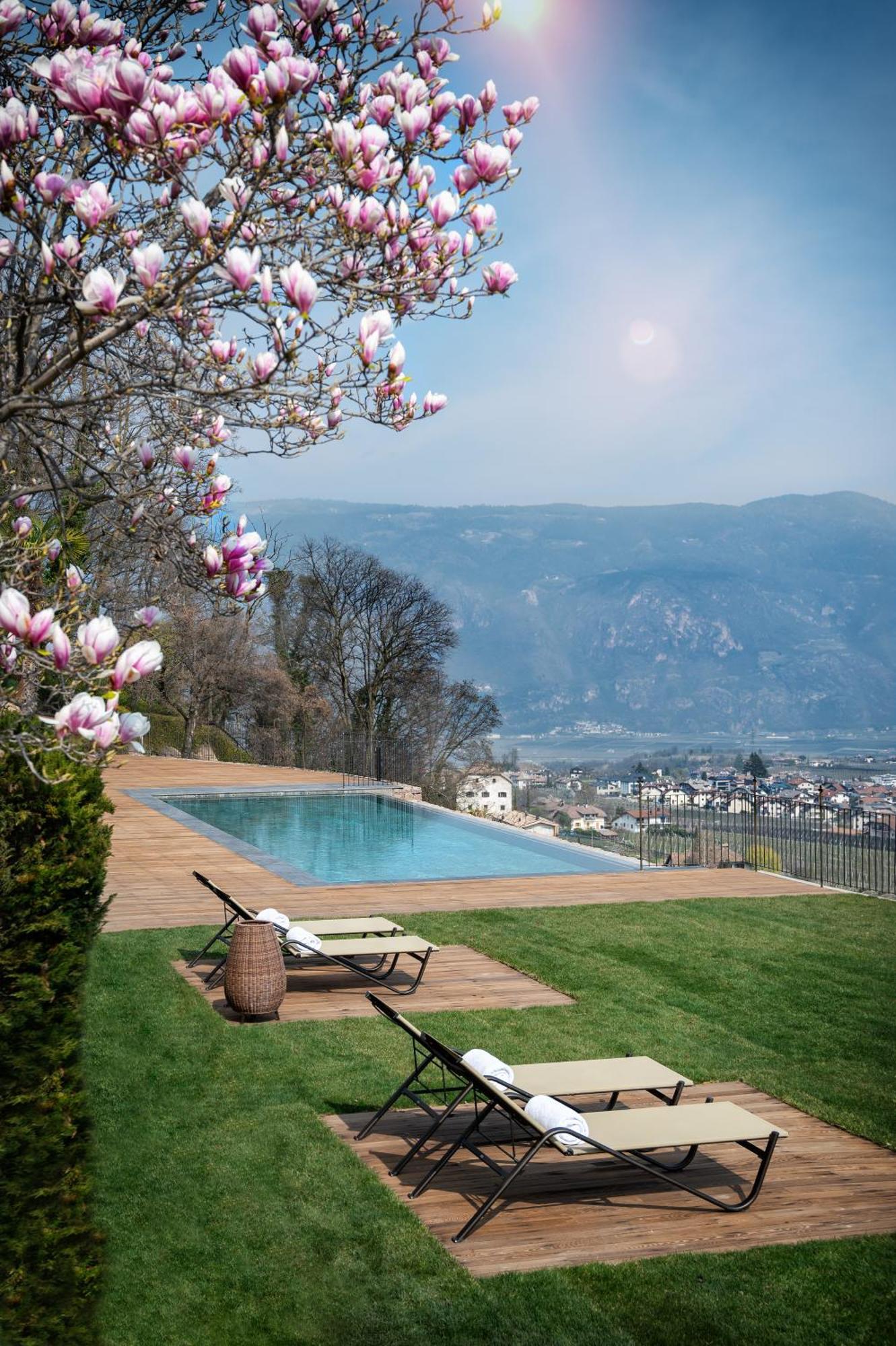 Schloss Freudenstein Eppan an der Weinstraße Buitenkant foto